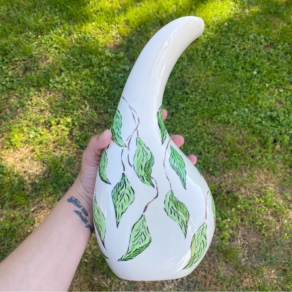 Hand Painted Ceramic Glazed Pansy Wine Decanter - Picture 4 of 9